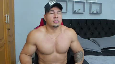tyler_hank1 online show from June 23, 10:20 am