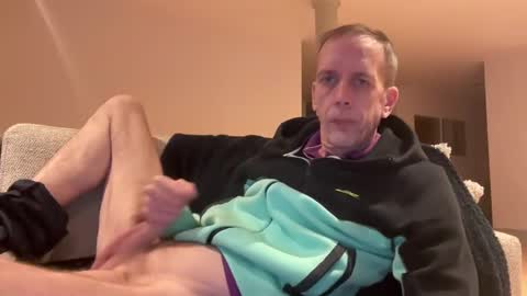 Snapshot of tyronev70 chatting on December 11, 5:21 pm Ty online show from December 11, 5:21 pm