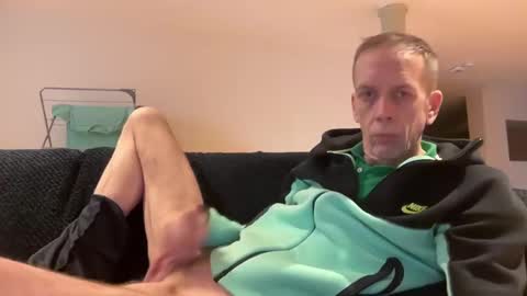 Snapshot of tyronev70 chatting on December 8, 1:47 pm Ty online show from December 8, 1:47 pm