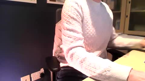 mark online show from December 13, 5:43 pm