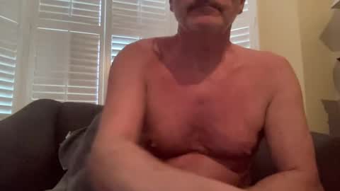 Snapshot of upton64 chatting on January 19, 10:50 am Oak Cock online show from January 19, 10:50 am