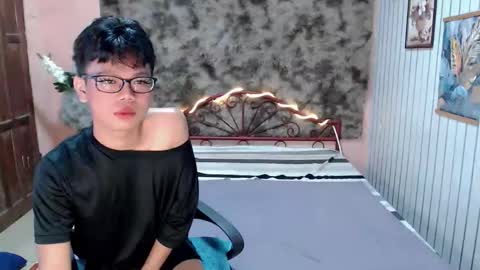 urdreamboy_doms online show from June 10, 4:58 am