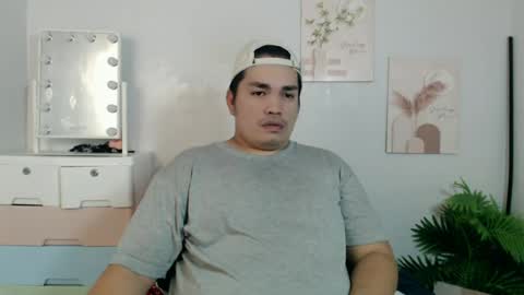 ure_fattytoy143 online show from June 18, 9:10 am