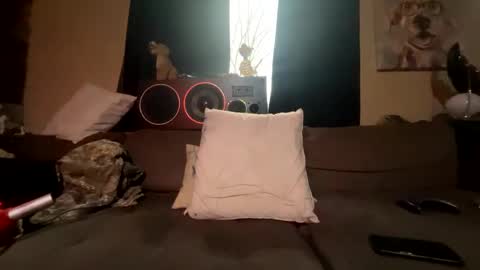 URmomsVIBRTR online show from December 9, 1:57 pm