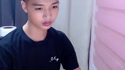Snapshot of urtwinkjinwoo chatting on October 20, 10:30 am JC online show from October 20, 10:30 am