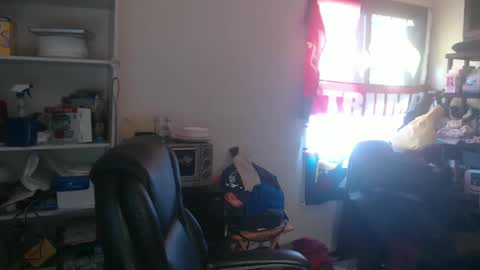 Snapshot of usgoober chatting on February 17, 3:31 pm Eric online show from February 17, 3:31 pm