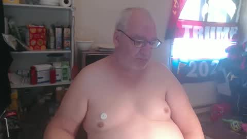 Snapshot of usgoober chatting on January 8, 3:39 pm Eric online show from January 8, 3:39 pm
