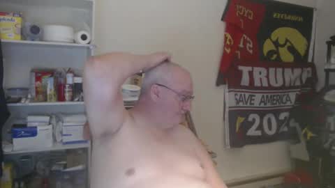 Snapshot of usgoober chatting on January 3, 5:28 am Eric online show from January 3, 5:28 am