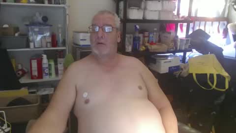 Snapshot of usgoober chatting on December 7, 3:08 pm Eric online show from December 7, 3:08 pm