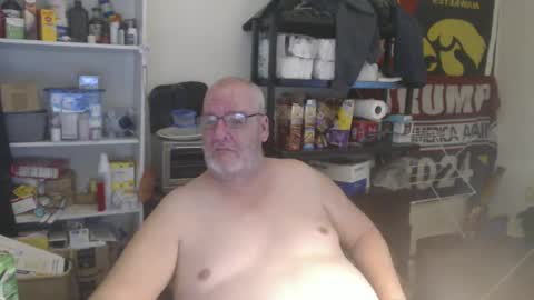 Snapshot of usgoober chatting on December 27, 5:52 am Eric online show from December 27, 5:52 am