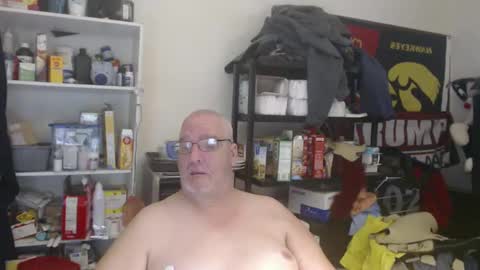 Snapshot of usgoober chatting on December 19, 3:07 am Eric online show from December 19, 3:07 am