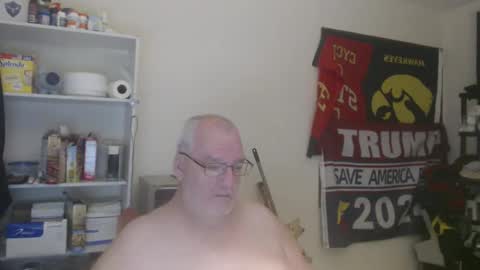 Snapshot of usgoober chatting on January 5, 4:36 am Eric online show from January 5, 4:36 am