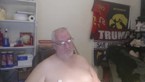 Snapshot of usgoober chatting on February 3, 2:36 am Eric online show from February 3, 2:36 am