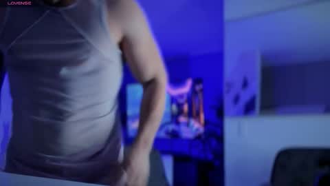 valenthinoking online show from December 15, 4:09 am