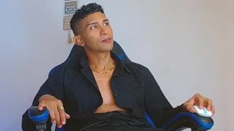 Mistery Guy online show from November 22, 2:22 am