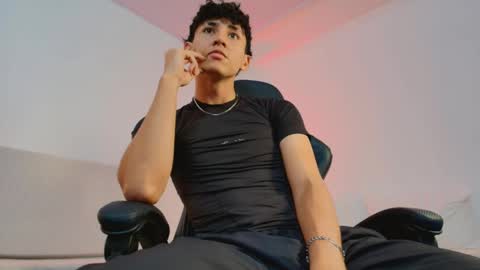 valentino_rey online show from May 15, 12:13 pm