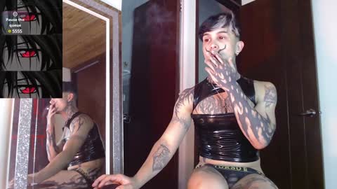 Snapshot of vampiredavyd chatting on January 20, 12:36 am david guzman i model independenthelp me with a thumbs up online show from January 20, 12:36 am