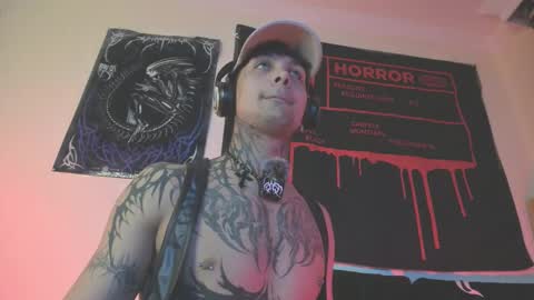 Snapshot of vampiredavyd chatting on September 11, 2:43 am david guzman i model independenthelp me with a thumbs up online show from September 11, 2:43 am