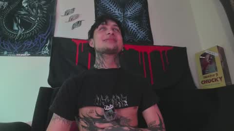 Snapshot of vampiredavyd chatting on September 23, 2:11 am david guzman i model independenthelp me with a thumbs up online show from September 23, 2:11 am