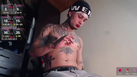 Snapshot of vampiredavyd chatting on December 6, 3:52 am david guzman i model independenthelp me with a thumbs up online show from December 6, 3:52 am