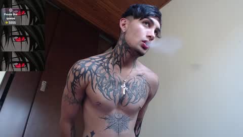 Snapshot of vampiredavyd chatting on December 8, 8:58 pm david guzman i model independenthelp me with a thumbs up online show from December 8, 8:58 pm