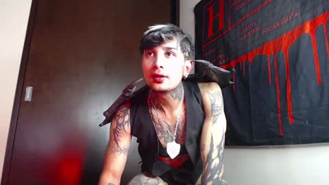 Snapshot of vampiredavyd chatting on January 28, 12:36 am david guzman i model independenthelp me with a thumbs up online show from January 28, 12:36 am
