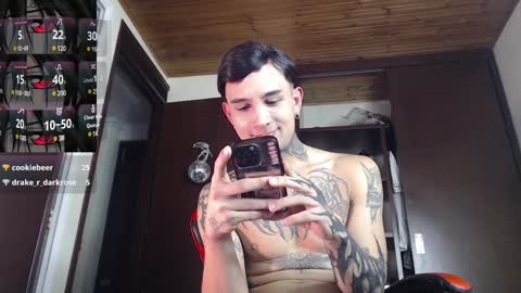 Snapshot of vampiredavyd chatting on December 5, 12:19 am david guzman i model independenthelp me with a thumbs up online show from December 5, 12:19 am