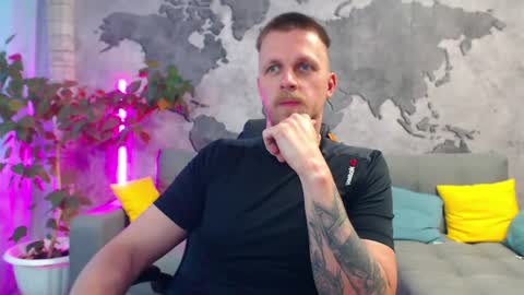 vikingchrisss online show from July 4, 10:18 am