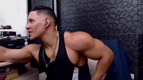 Snapshot of viktorherrera chatting on February 14, 6:40 pm Viktor Herrera online show from February 14, 6:40 pm