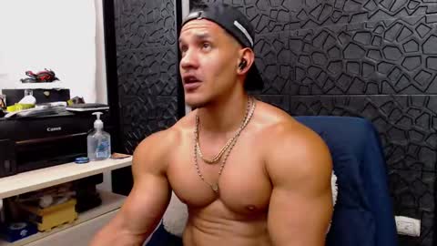 Snapshot of viktorherrera chatting on February 19, 5:38 pm Viktor Herrera online show from February 19, 5:38 pm