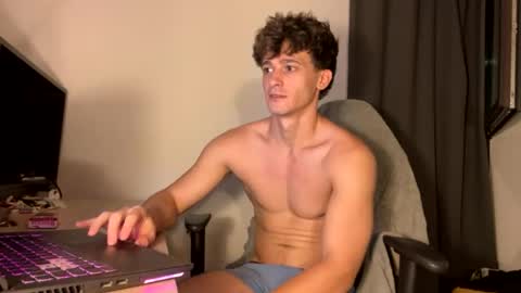 vincentprice69 online show from June 10, 11:05 pm