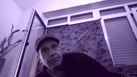 voyeuredeluxe online show from March 10, 5:35 am