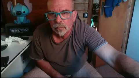 oscar online show from October 4, 4:12 pm