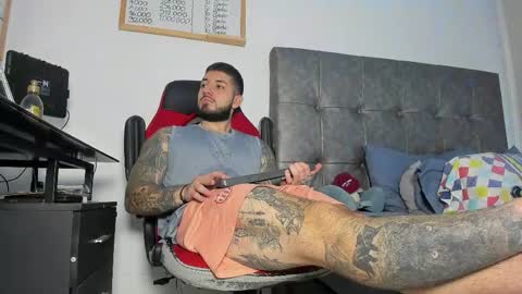 vyxen_ online show from March 25, 8:46 pm