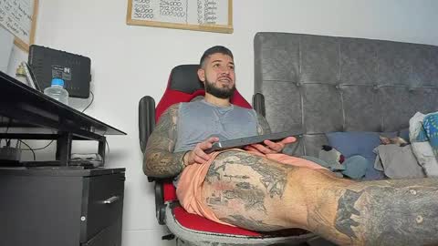 vyxen_ online show from March 17, 8:44 pm