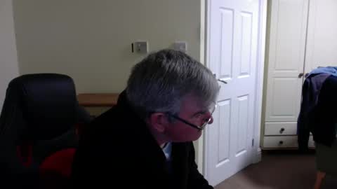 wanttobefree90 online show from April 17, 7:38 pm