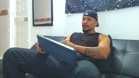 Wesley Rogger online show from November 11, 10:04 pm