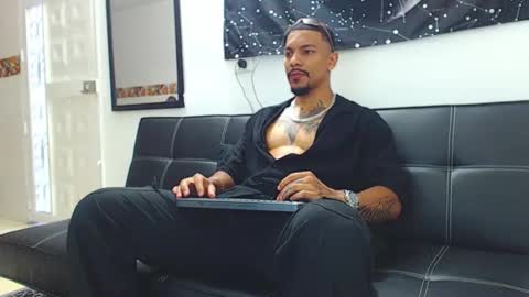 Wesley Rogger online show from November 29, 10:34 pm