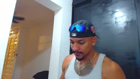 Snapshot of wesleyrogger chatting on October 19, 10:24 pm Wesley Rogger online show from October 19, 10:24 pm