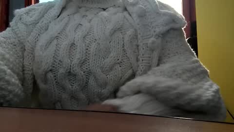 whitesweater online show from October 20, 6:06 am