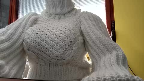 whitesweater online show from September 18, 6:48 am