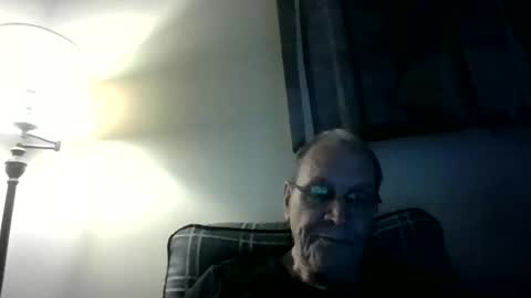 Snapshot of willnedoher chatting on October 17, 2:37 am Willhedoher online show from October 17, 2:37 am