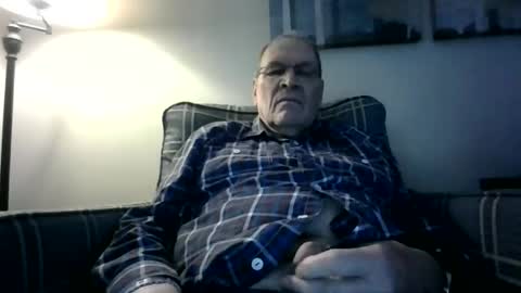 Snapshot of willnedoher chatting on December 2, 2:17 pm Willhedoher online show from December 2, 2:17 pm