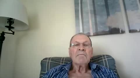 Snapshot of willnedoher chatting on December 14, 2:00 pm Willhedoher online show from December 14, 2:00 pm