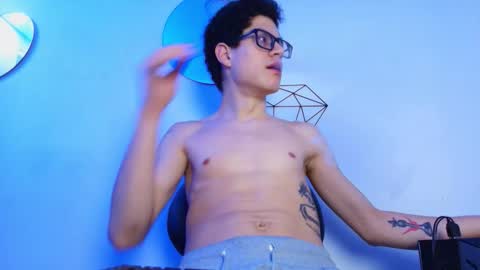  W O L F  online show from November 21, 1:54 pm