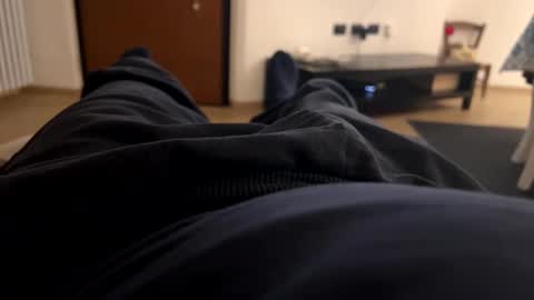 wolfyy1980 online show from April 15, 7:58 pm