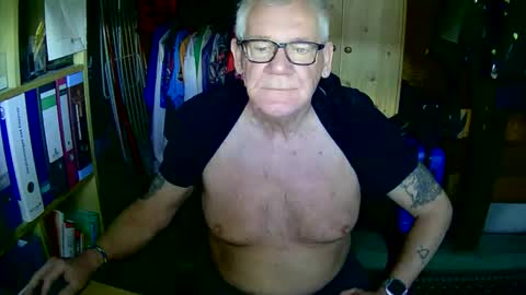 Always Horny online show from April 7, 9:42 am