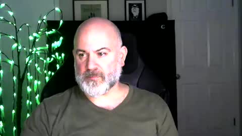 MrSlowBurn77 online show from December 17, 1:46 am