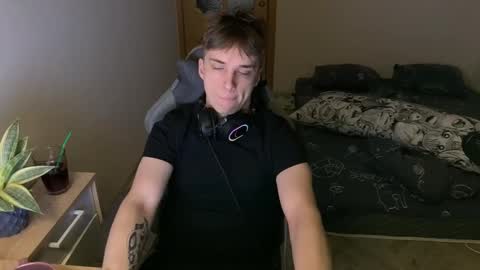 DerekHehe online show from January 5, 6:55 pm