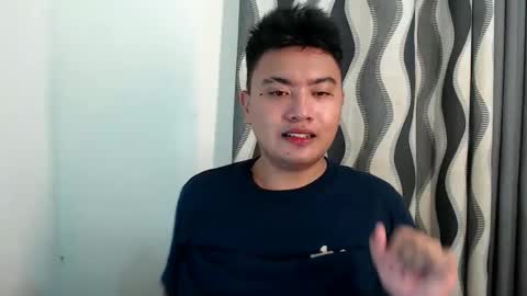 Snapshot of xxhotloyd_cummerx chatting on December 23, 3:12 pm Loyd online show from December 23, 3:12 pm